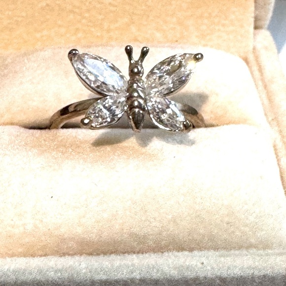 π¦ Dazzling Vintage Sterling Silver Butterfly Ring β Marquise-Cut Sparkle! β¨π - Picture 3 of 16